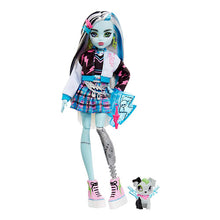 Vista frontal de la muñeca Monster High Frankie Stein con accesorios y mascota watzie